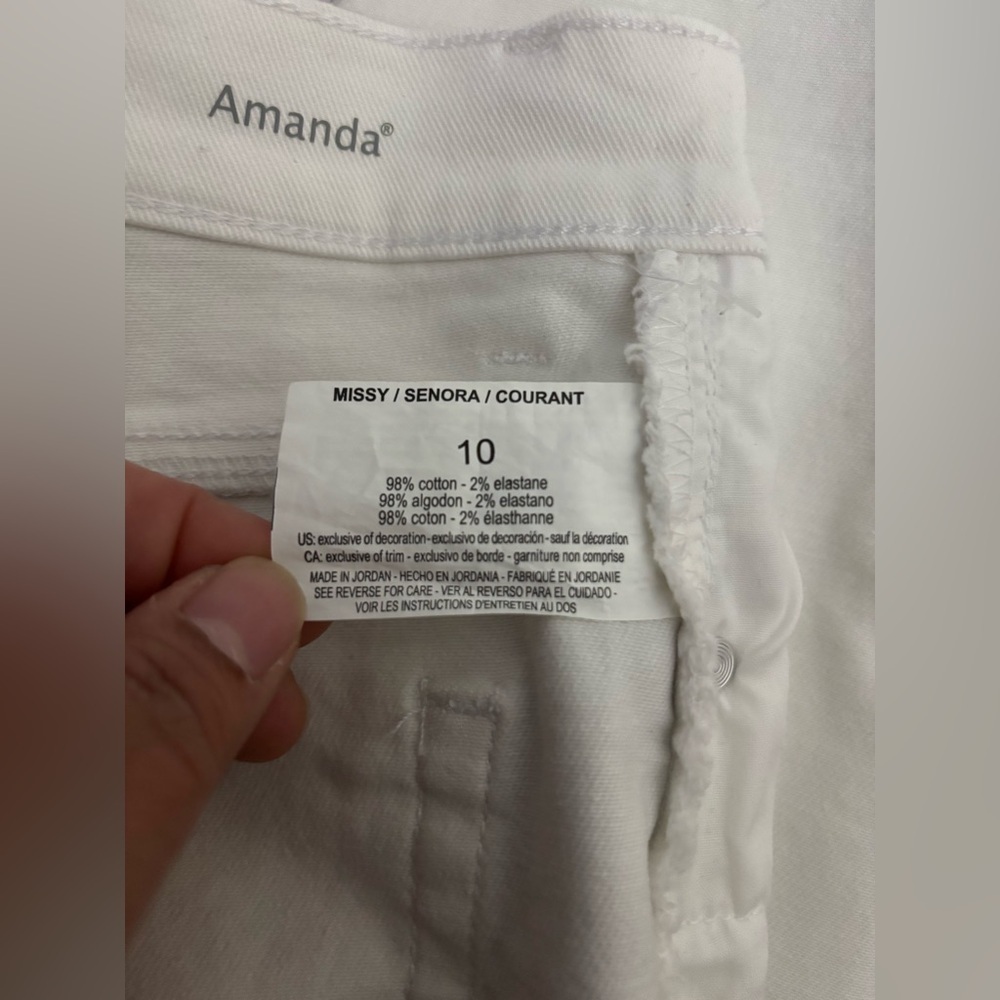 Gloria Vanderbilt Amanda
Heritage Fit Capri Classic Rise Crystal
White size 10 - Picture 14 of 16